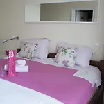 Lisb\'on Hostel